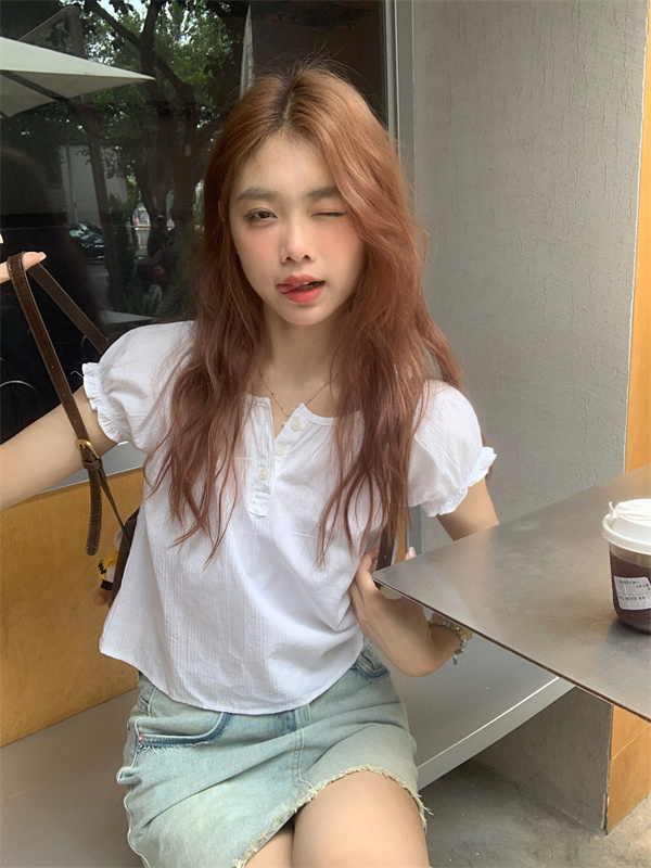 Real photos and real prices. Designed puff sleeves and ear-trimmed shirt tops for women.