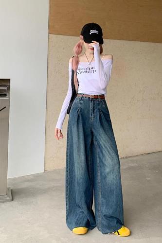 Real shot of American retro high-waisted jeans for women, nostalgic pear-shaped figure, slimming, loose wide-leg floor-length pants