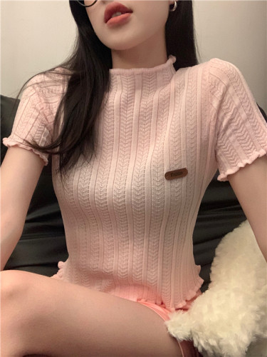 Actual shot of retro short slim-fit pink shoulder short-sleeved knitted top