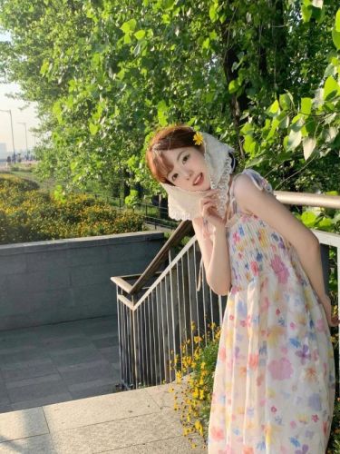 Sweet retro and gentle floral suspender dress, summer temperament, waist-cinching, cute girl, fresh and fresh for seaside vacation