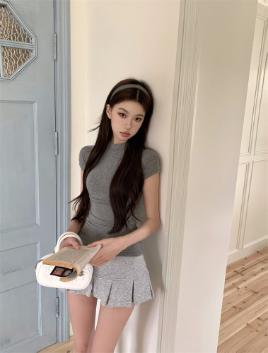 Real shot, fashionable~hot girl with temperament, high-end sense, slim gray top and skirt suit