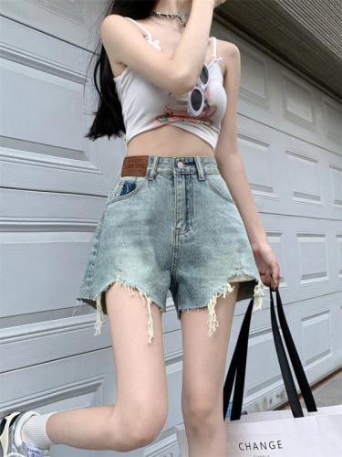 Real shot of new small high-waisted wide-leg straight jeans for women summer niche design A-line hot girl shorts