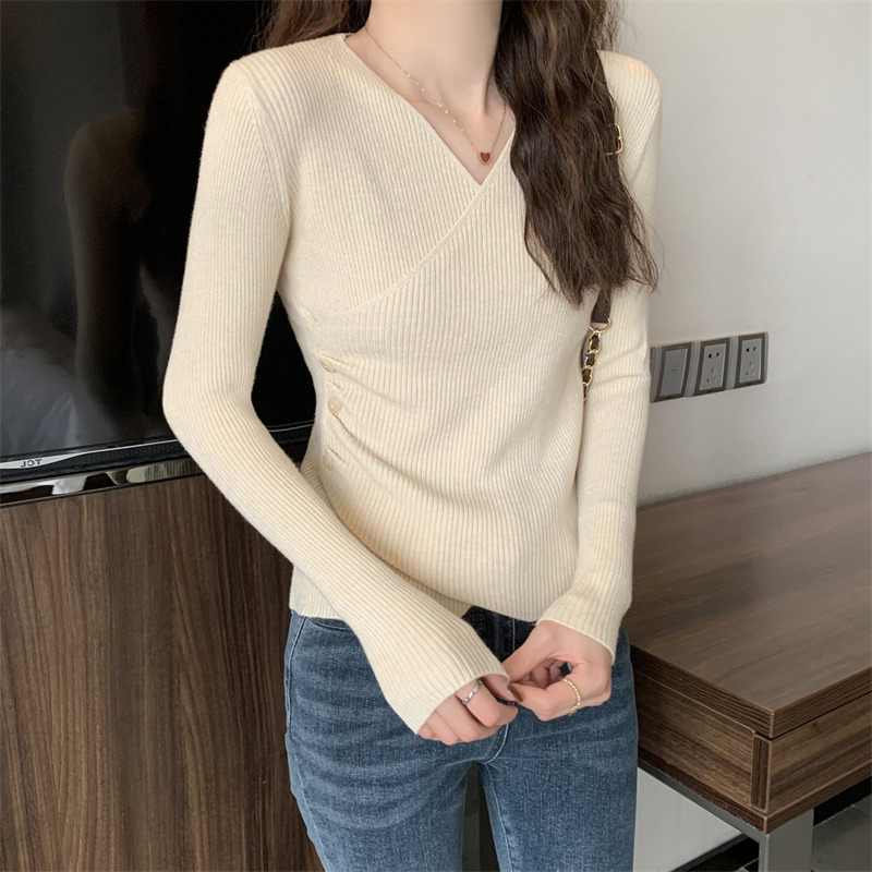 Low-necked sweater, bottoming shirt for women, autumn and winter, western style, slimming, irregular knitted sweater, chic and unique top, spring and autumn