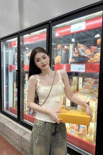 Real shot of three-dimensional apricot flower sweater hot girl sleeveless crop top