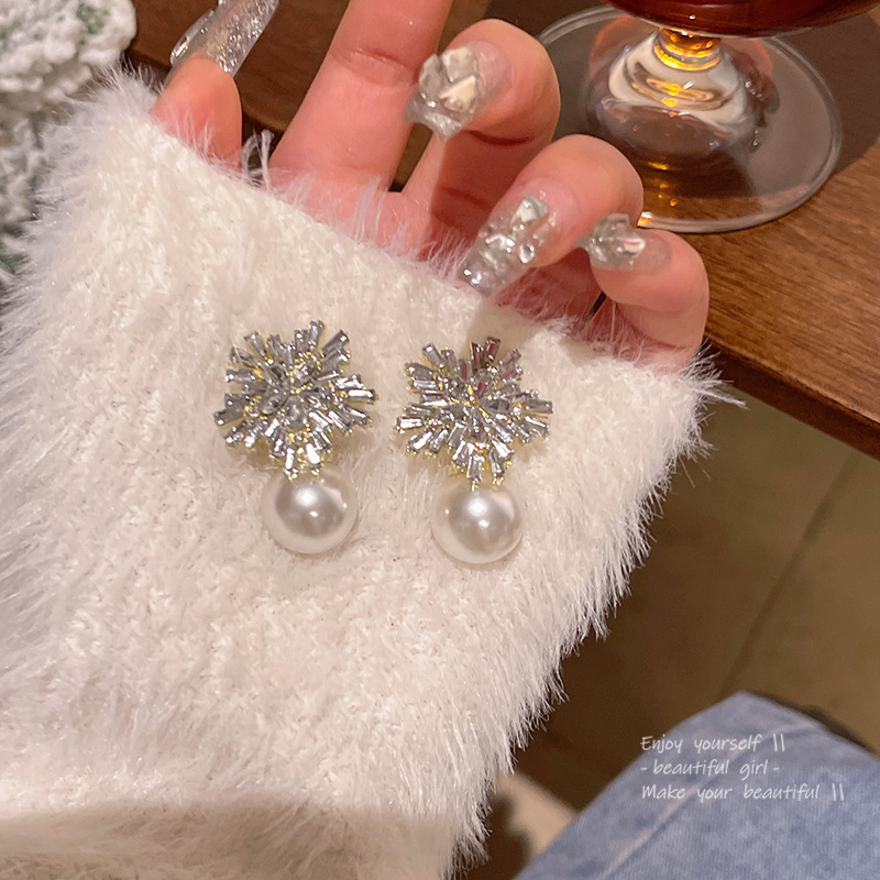 S925 silver needle light luxury niche exquisite zircon snowflake earrings Korean new versatile temperament pearl earrings earrings