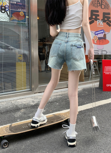 Real shot of new small high-waisted wide-leg straight jeans for women summer niche design A-line hot girl shorts