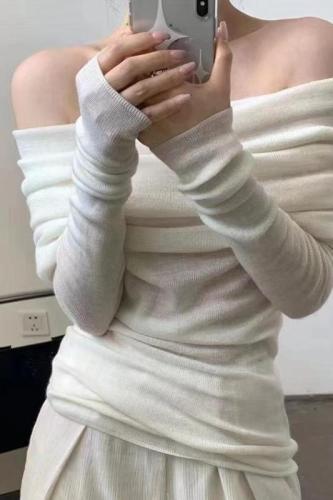 French one-shoulder gentle knitted top women's design slimming off-shoulder long-sleeved sweater solid color