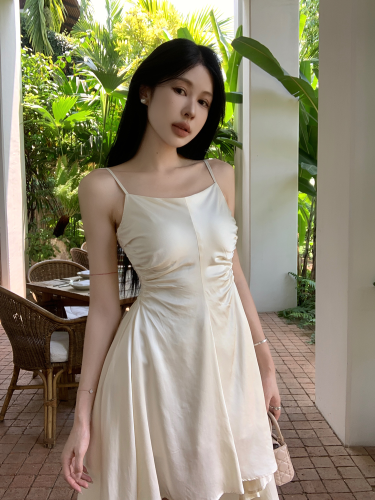 Actual shot of the new French light luxury suspender dress for women with slim design, high waist and backless temperament dress