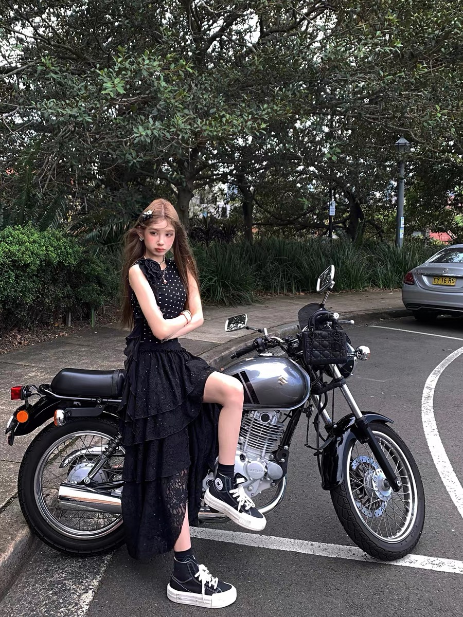 Tongiiuu 格蕾少女 設計感辣妹立體花朵波點背心修身顯瘦露背上衣