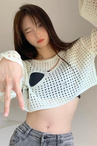 Designed thin long-sleeved sun-protective shirt for women with short summer shorts, hot girls who want to be careful and wear outdoor blouses and tops trendy
