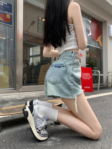 Real shot of new small high-waisted wide-leg straight jeans for women summer niche design A-line hot girl shorts