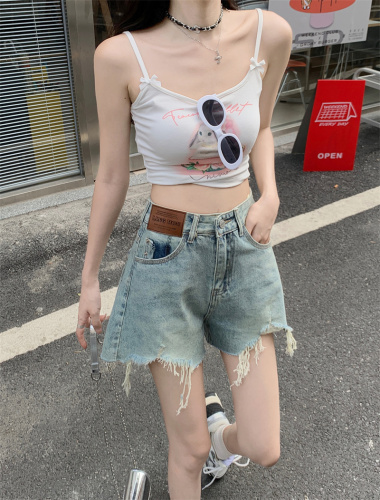 Real shot of new small high-waisted wide-leg straight jeans for women summer niche design A-line hot girl shorts