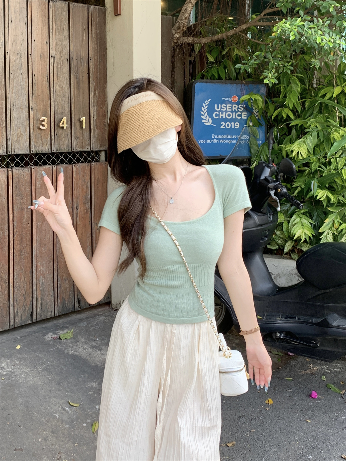 Actual shot of summer Korean style pure desire square collar slim and high-end Andy velvet knitted short-sleeved top for women