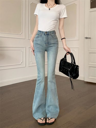 Actual shot of new summer high-waist butt-lifting, slim-fitting micro-flared stretch denim trousers for women