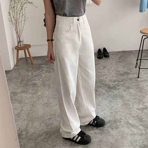 Real shot of straight high-waisted hip-covering slimming spring and summer American retro high-waisted narrow version white jeans for women