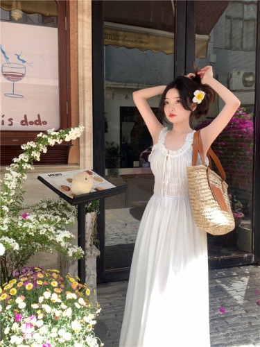 Real shot of new summer French fashion pleated temperament high-waist slim suspender dress