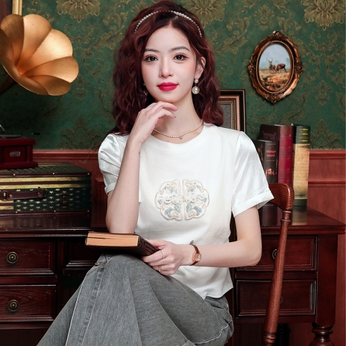 New Chinese style national style heavy industry embroidery versatile short-sleeved T-shirt for women in spring and summer small people's disc buckle waist slimming top