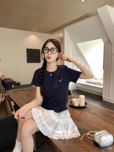 Real shot of niche bow embroidered short-sleeved T-shirt women's summer slim-fit shoulder top for small people to reduce age.