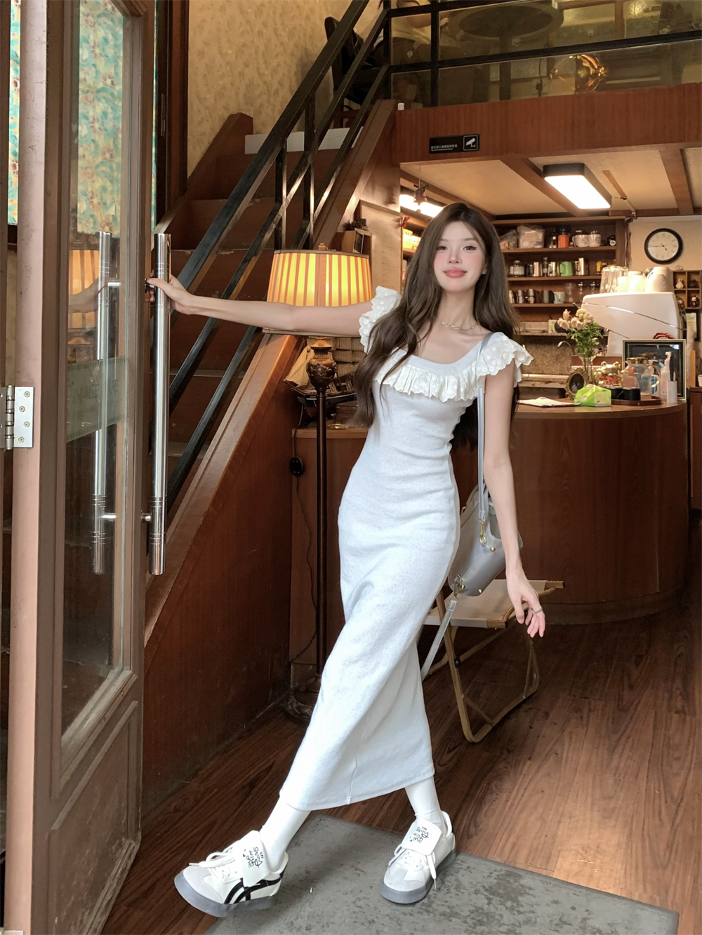 Actual shot of Xiao Fei Sleeve knitted niche lace patchwork vest and hip-covering long skirt