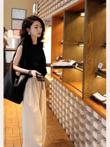 Summer clothes are paired with a complete set of this year's popular fashion women's clothing, Internet celebrity street-level professional wide-leg pants two-piece suit 2024