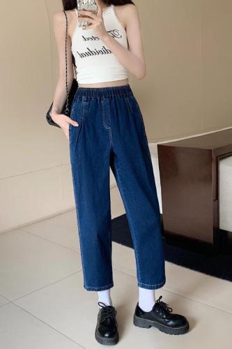 Actual shot of the new harem jeans for women with pear-shaped figures, high-waisted, loose, straight, slimming and small, dad pants