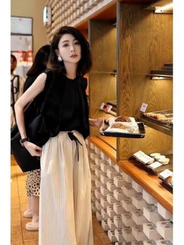 Summer clothes are paired with a complete set of this year's popular fashion women's clothing, Internet celebrity street-level professional wide-leg pants two-piece suit 2024