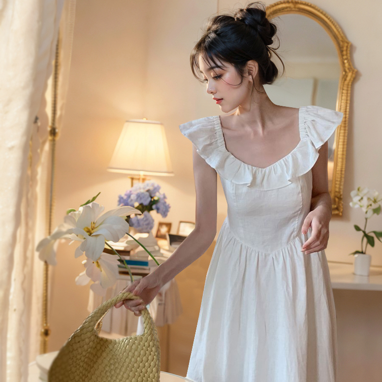 White sweet and spicy backless strapless sleeveless dress for women summer waist chic midi skirt French ruffle skirt