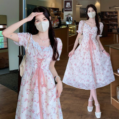 Vintage floral print dress with short sleeves, high waist, and embroidery for summer.