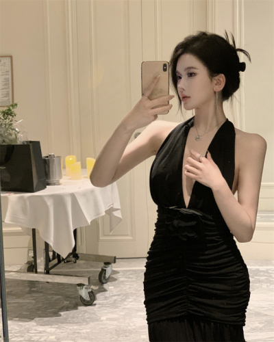 Actual photos and real prices. Deep V backless evening dress. High-end and elegant niche skirt.
