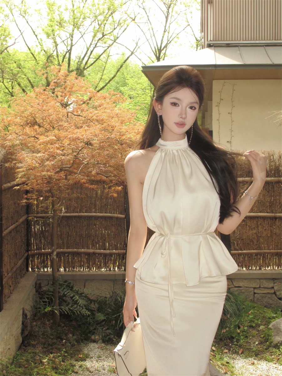 Actual shot of French halterneck satin sleeveless lace-up top + high-waisted fishtail skirt suit