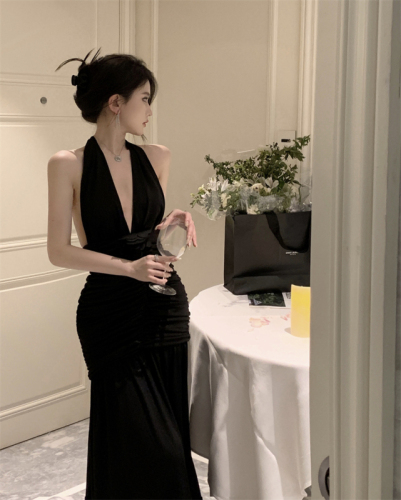Actual photos and real prices. Deep V backless evening dress. High-end and elegant niche skirt.
