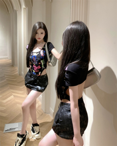Real shot and real price Designed cartoon graffiti short-sleeved waist jumpsuit with chest pad