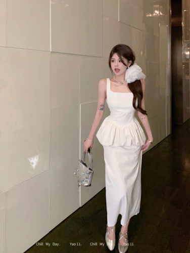 Actual shot Yunduo pleated bud waist slimming suspender top + high waist skirt suit