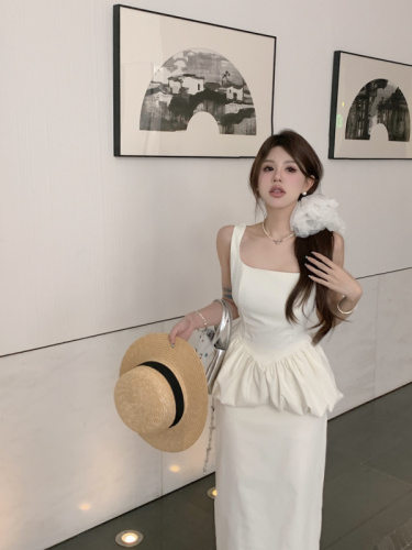 Actual shot Yunduo pleated bud waist slimming suspender top + high waist skirt suit