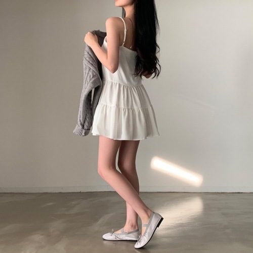 Korean chic new style French simple V-neck suspender skirt, feminine and age-reducing versatile baby doll skirt