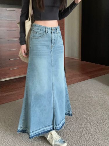 Real shot ~ Raw edge design denim skirt with contrasting color, high waist, slimming, A-line, large skirt, long skirt, plus size