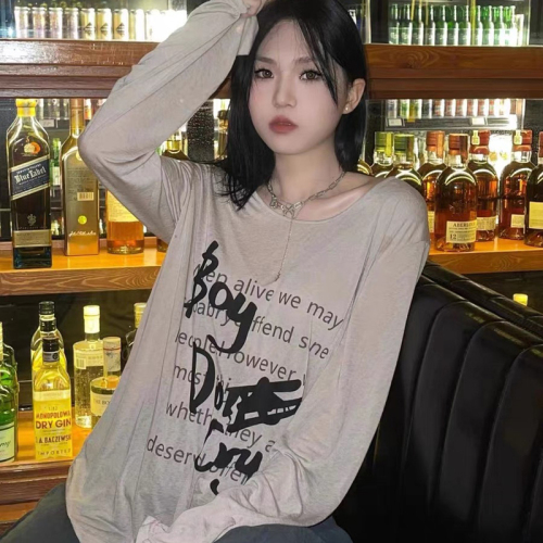 Two-piece set ~ letter printed long-sleeved sunscreen T-shirt for women, summer, spring and autumn design, niche loose thin hot girl top
