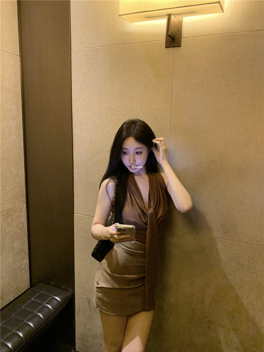 Real shot of swing collar sleeveless vest, French style, high-end, tight-fitting and slimming top outer suit