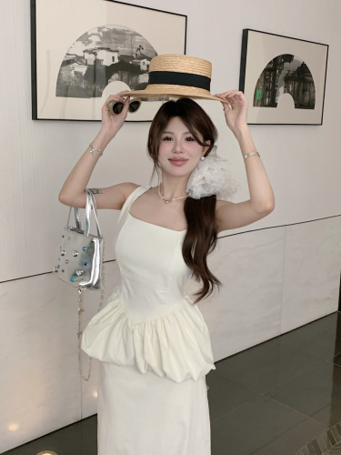 Actual shot Yunduo pleated bud waist slimming suspender top + high waist skirt suit