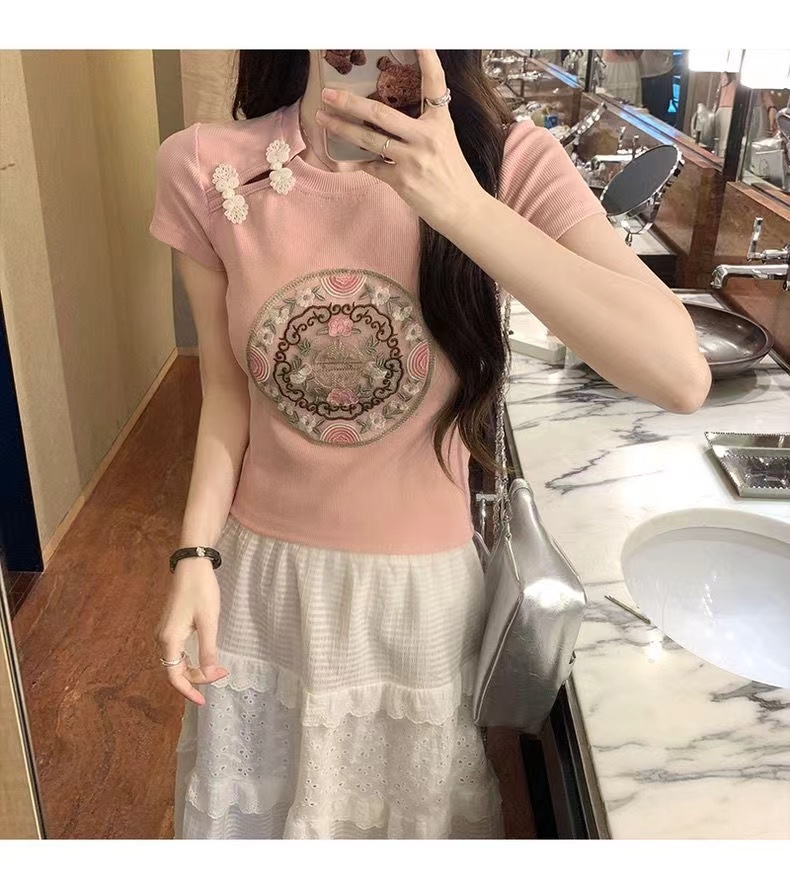 New Chinese style national style plate buckle heavy industry embroidered short-sleeved T-shirt for women 2024 summer new slim fit short top