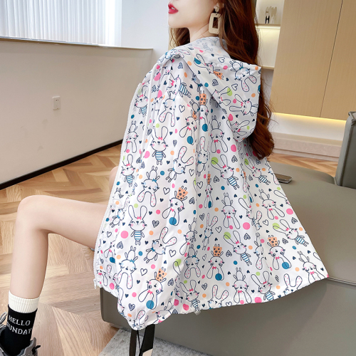 Actual shot of summer loose, casual, fashionable and versatile thin all-over printed zipper cardigan long-sleeved sun protection jacket for women