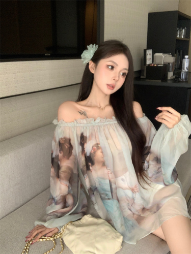Actual shot ~ Spring and summer sexy one-line collar off-shoulder medieval oil painting style top and printed skirt