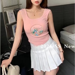 2024 spring new style square puppy cute age-reducing short girl slimming round neck short-sleeved pullover knitted sweater