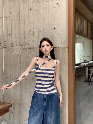 Real shot of American hot girl contrasting color striped knitted camisole female retro design niche top
