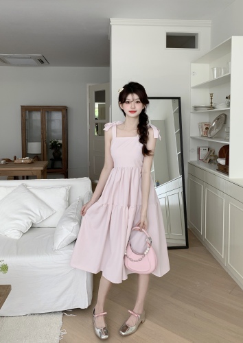 Actual shot of gentle style solid color suspender dress for women's first love lace-up bow high-waisted slim-fitting skirt with large swing