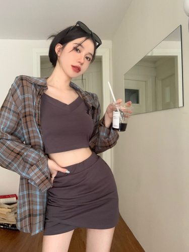 Actual shot of slim-fitting inner camisole, high-waist hip-covering skirt two-piece set + lazy loose plaid shirt for women