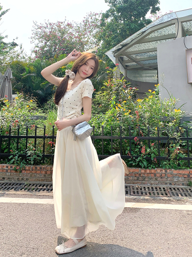 Actual shot of Korean chic two-piece set, gentle polka-dot knitted drawstring top + mesh skirt