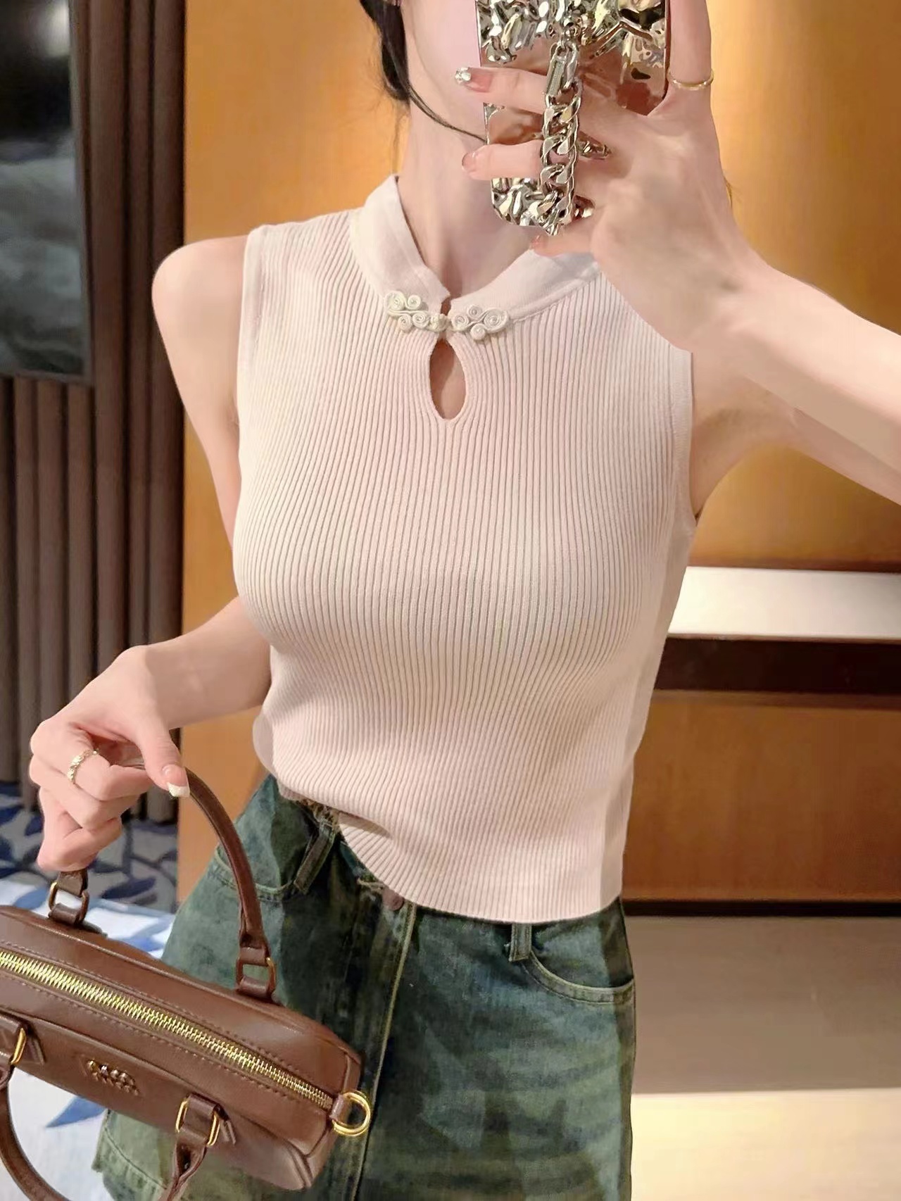 Slim-fitting new Chinese style disc-button sleeveless vest for women 2024 summer threaded hollow inner knitted western-style shirt
