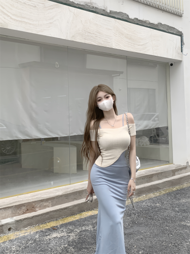 Real shot of fake two-piece fishtail suspender skirt + knitted irregular blouse suit