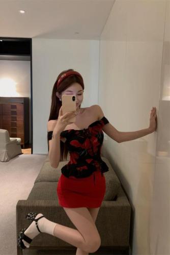 Real shot red small flying sleeves top for women summer short square collar shirt pure desire sweet and spicy Thai small suspender suit